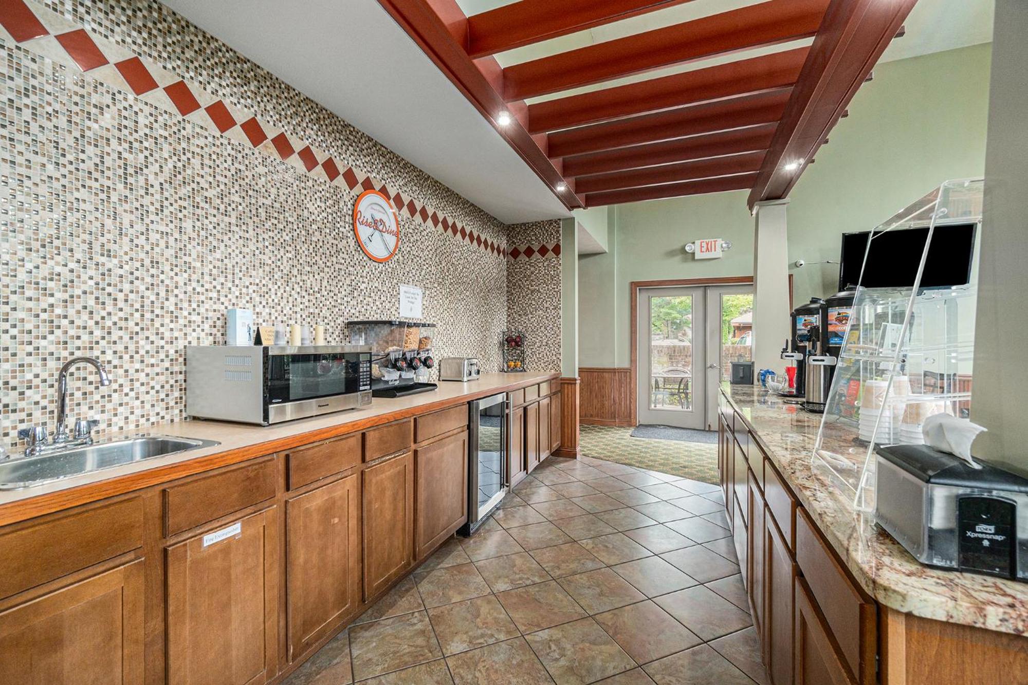 Howard Johnson By Wyndham Traverse City Zewnętrze zdjęcie